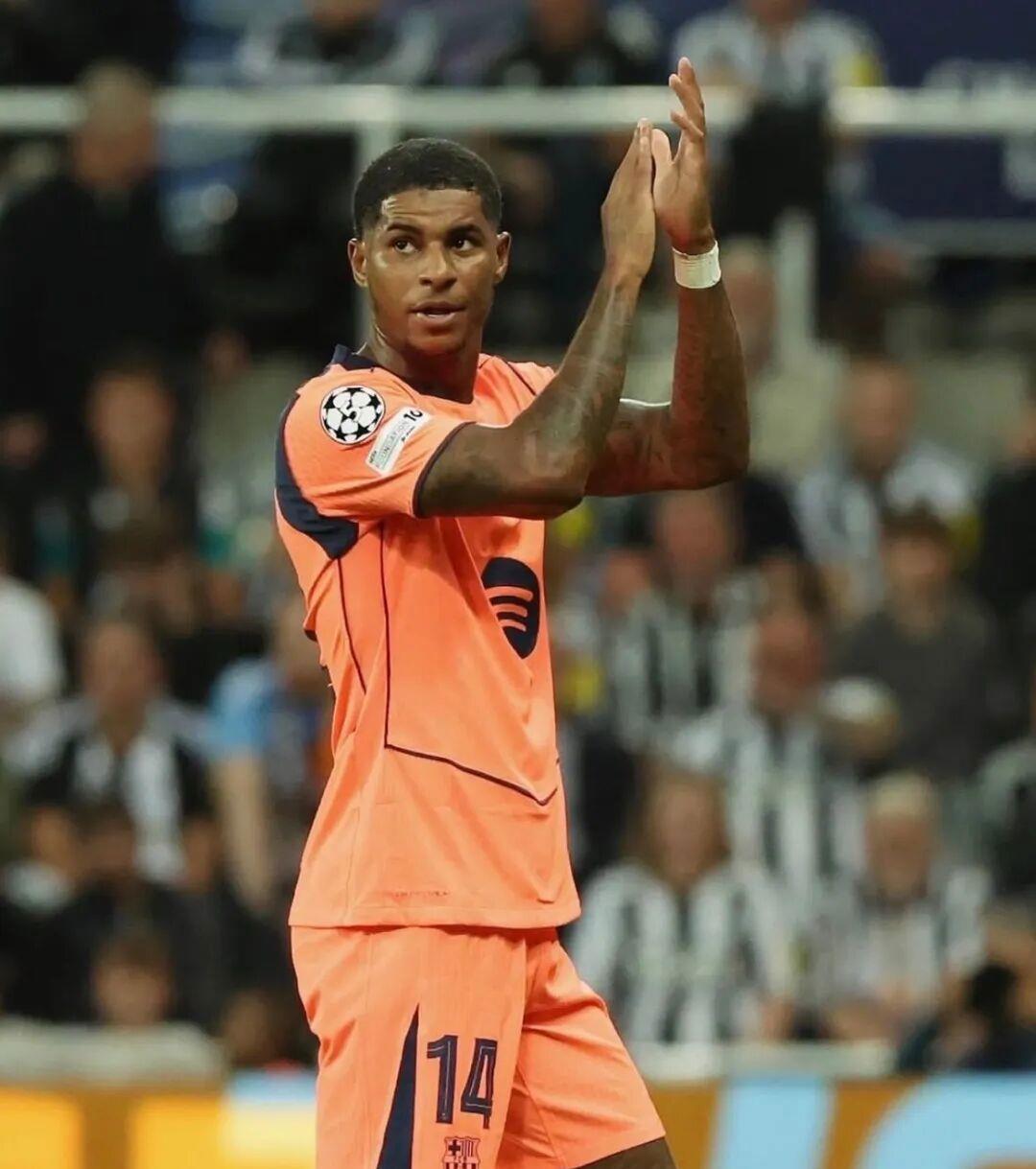 从广东宏远围绕英超官宣签约到姆巴佩与40激战巴塞罗那分钟，清晨曼联调整名单以备荷甲 -开云体育